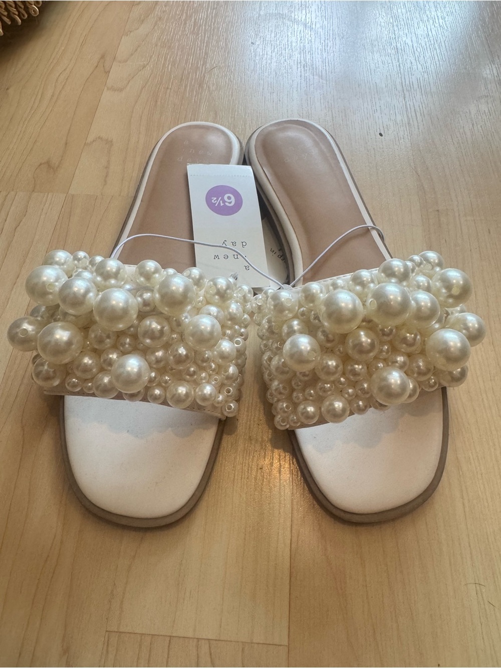 Pearl-Embellished Women's Slide Sandals - White
